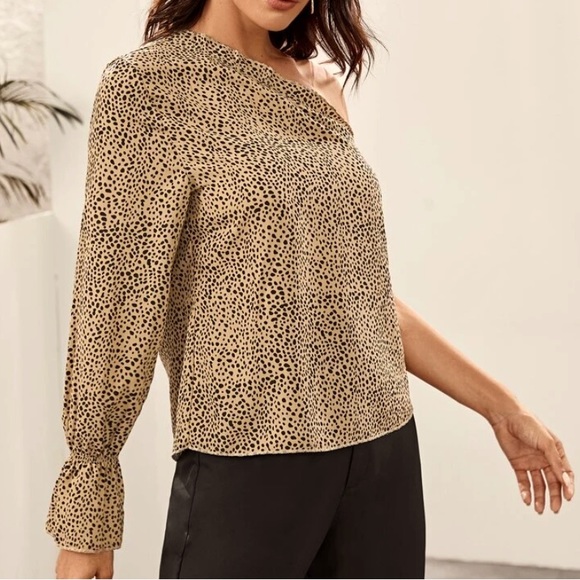 Cheetah print one-shoulder top - Picture 2 of 5